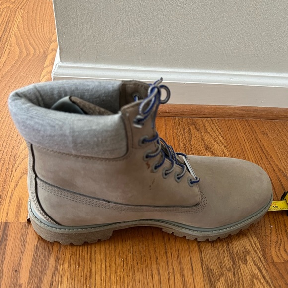 Grey/taupe Timberland boots - Picture 8 of 11